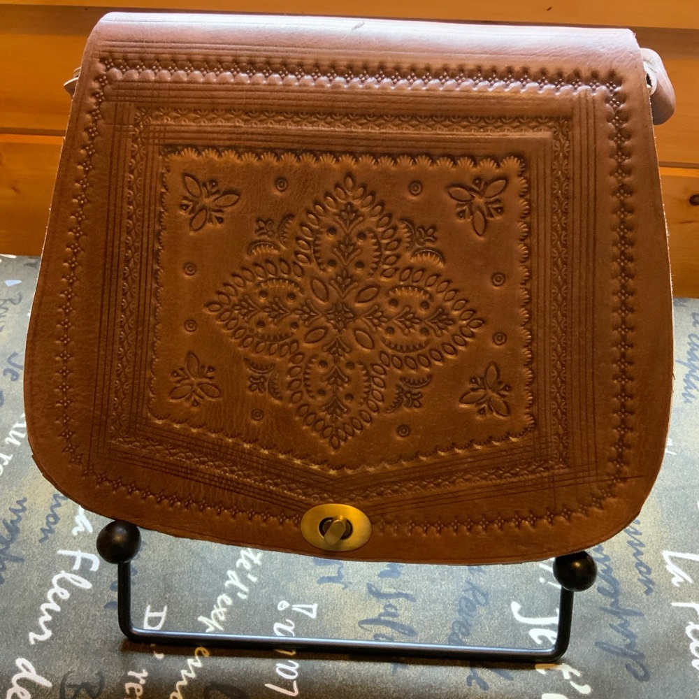 New Mushland Chocolate Leather 2 divider CrossBody Bag 10.5x8.5”adjustable strap